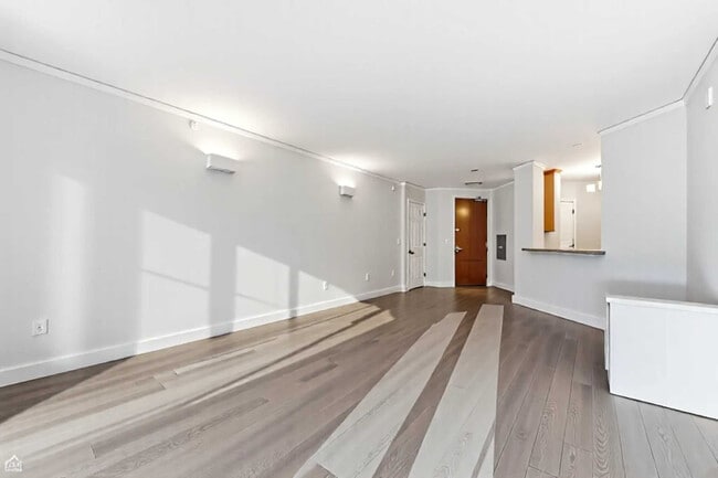 Foto del edificio - 420 E Waterside Dr