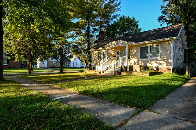 Foto del edificio - Cozy Home in Cleveland - Lyndhurst