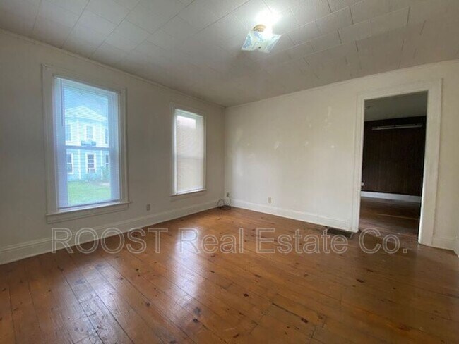 Building Photo - 1375 W Clark Street