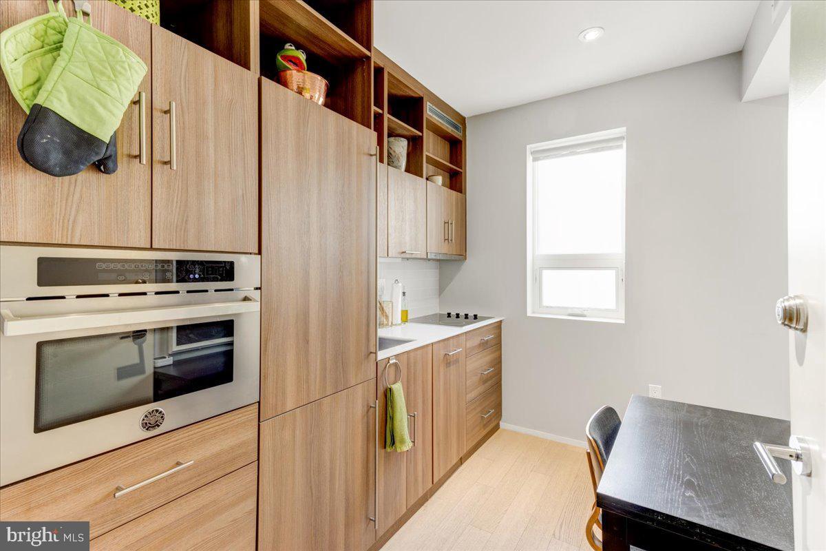 Foto principal - 2424 17th St NW
