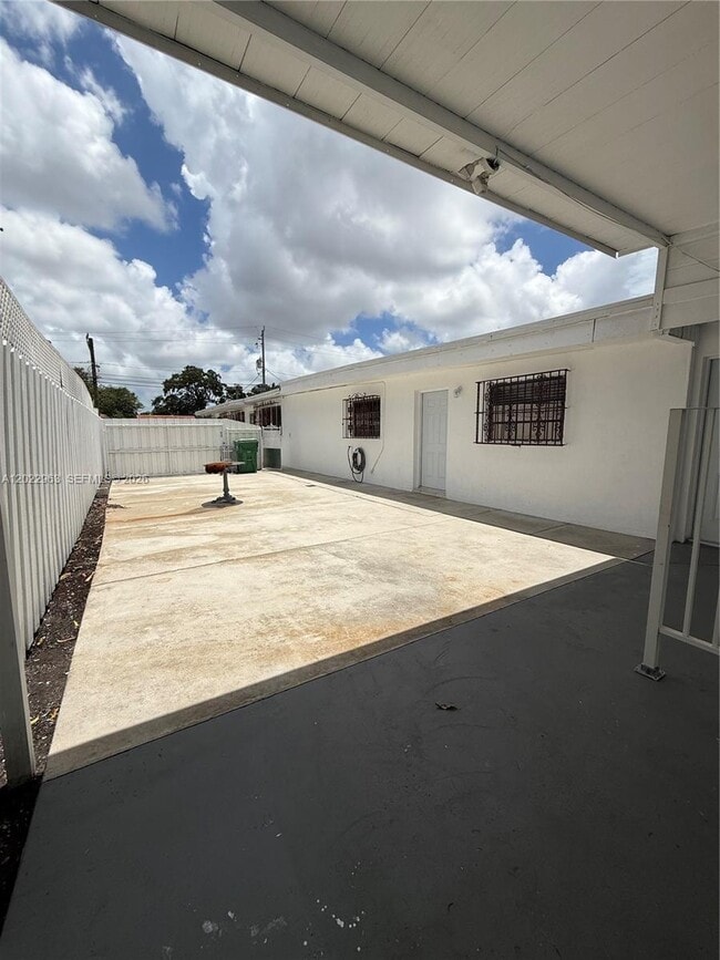 Building Photo - 1046 NW 33rd Ave