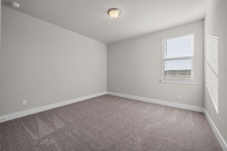 Building Photo - 217 Pinnacle Ln