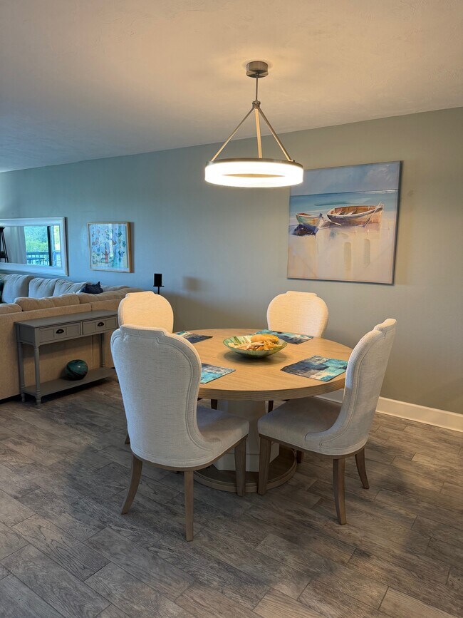 Foto del edificio - 428 Bouchelle Dr