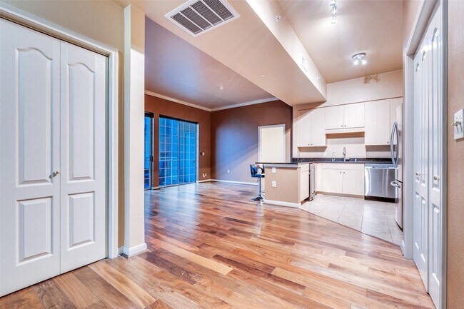 Foto del edificio - 3225 Turtle Creek Blvd