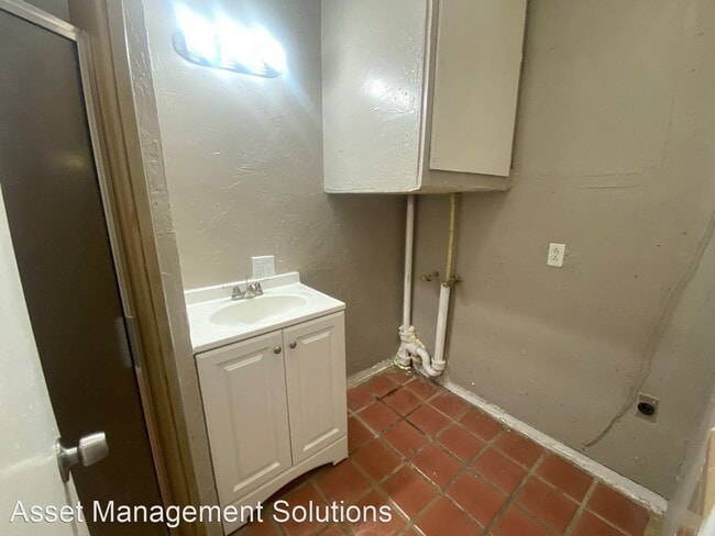 Building Photo - 4 br, 2 bath House - 9917  N McKinley Avenue