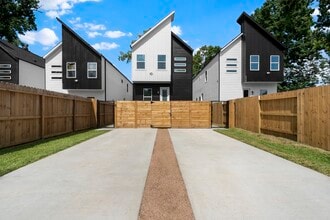 Building Photo - 9437 Pembrook St