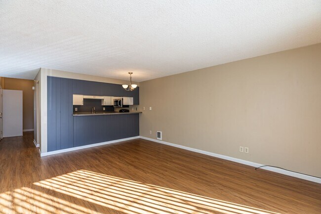 Building Photo - Midvale - Duplex