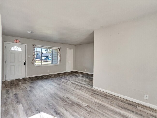 Building Photo - 7622 S Hall St