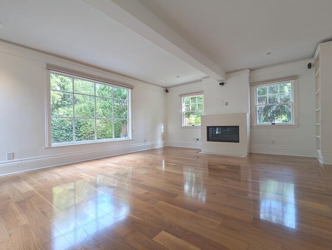 Building Photo - 1400 Cowper St