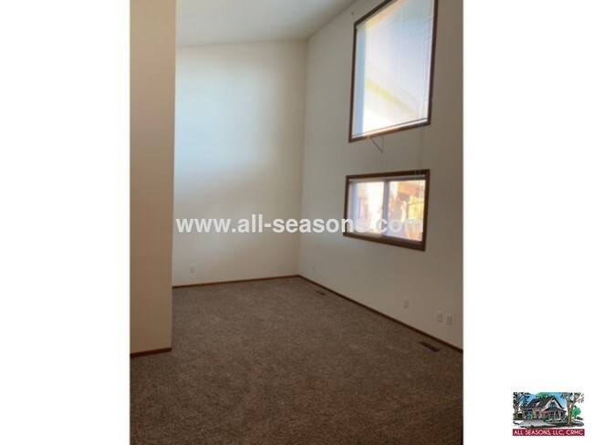 Foto del edificio - 838 Pebblewood Dr