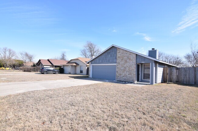 Foto del edificio - 2302 Silverhill Dr