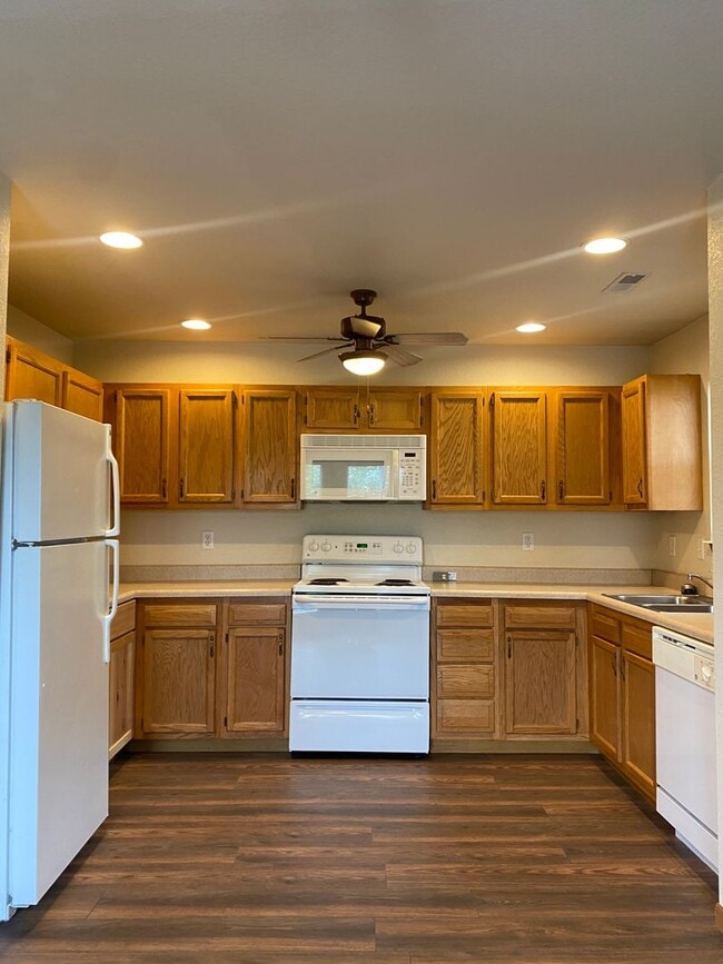 Building Photo - 22540 Hollow Oak Ln