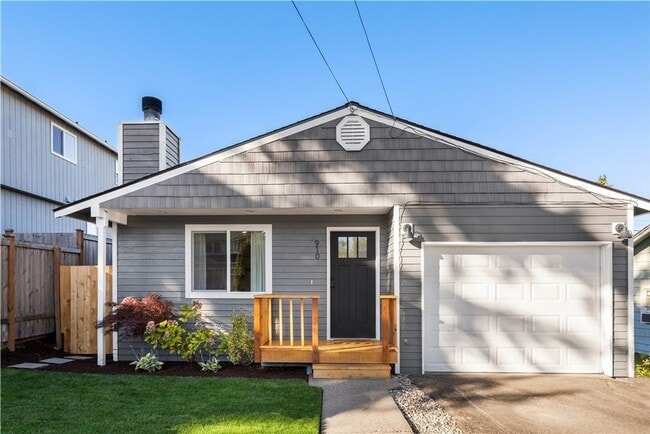 Updated 3 bed, 2 bath home in Greenwood - Updated 3 bed, 2 bath home in Greenwood