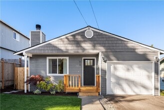 Building Photo - 910 N 101st St