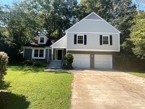 Building Photo - 1015 Bridgewater Dr