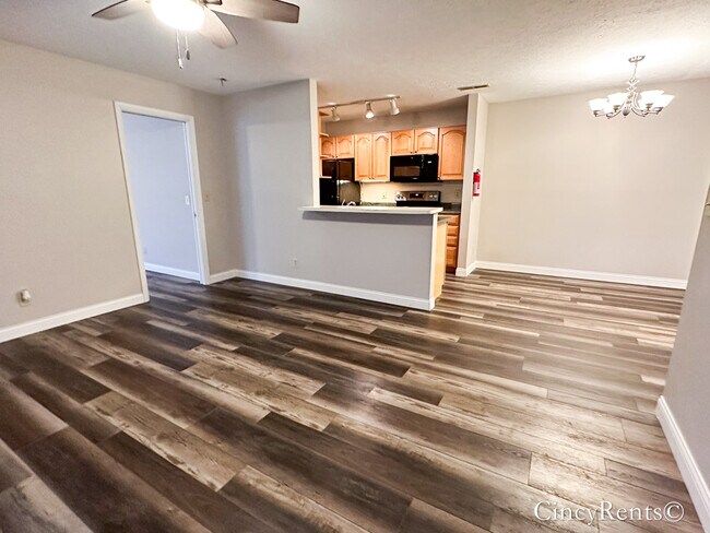 Foto del edificio - 7641 Montgomery Rd