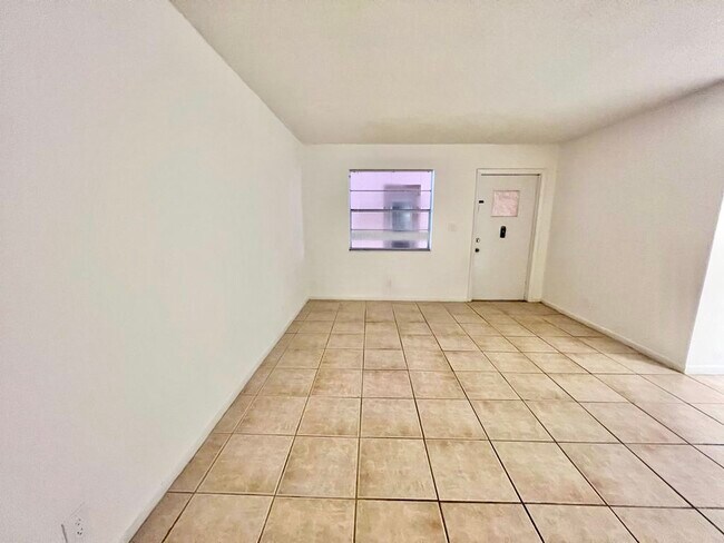 Building Photo - 2530 Pierce St