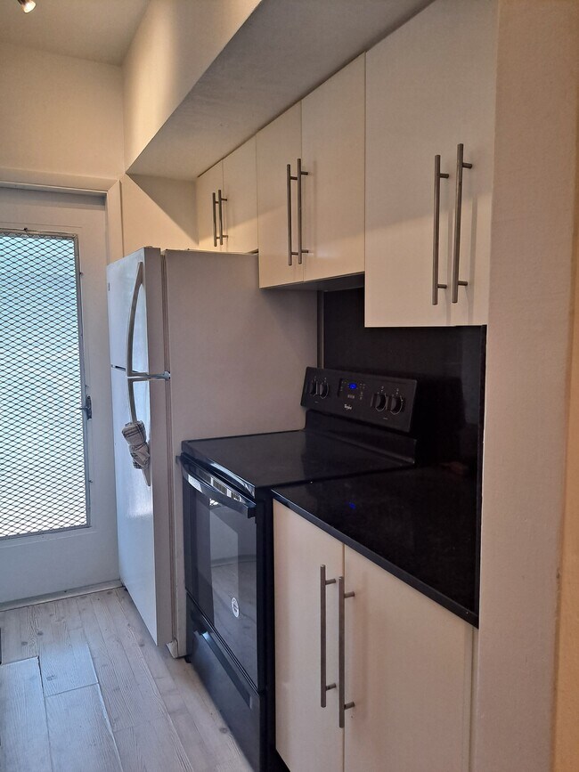 Building Photo - 7800 Harding Ave