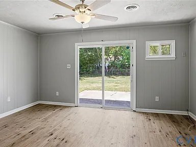 Foto del edificio - 3613 Creekwood Dr