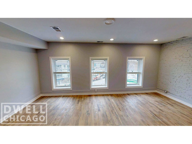 Building Photo - 2465 N Clybourn Ave