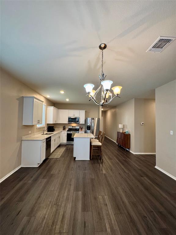 Building Photo - 121 English Oak St