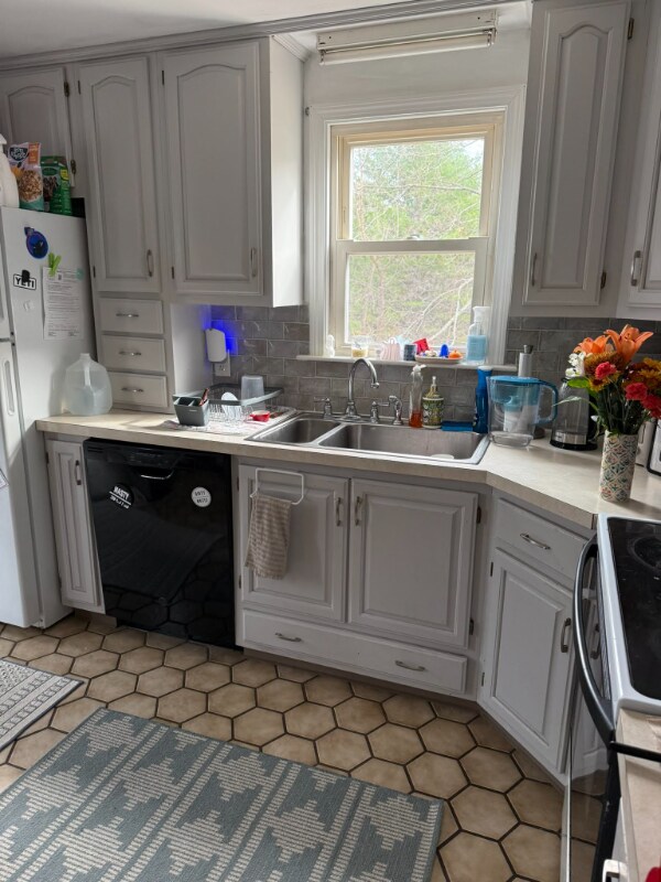 Foto del edificio - 66 Rowe Ave