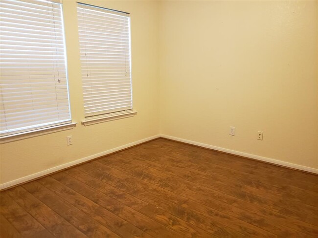Building Photo - 110 Genesee Ridge Dr