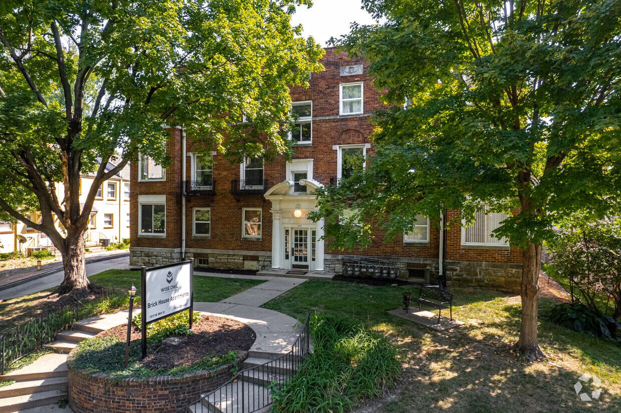 Brick House 127129 E 46th St Kansas City, MO