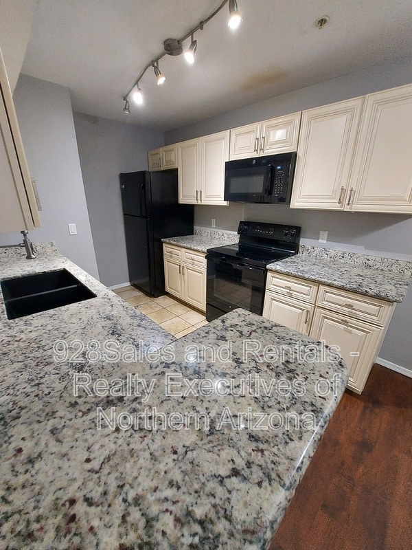 Building Photo - 1385 W University Ave