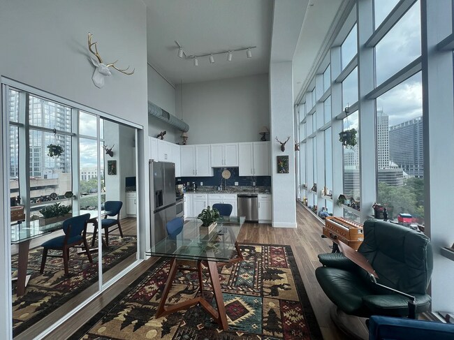 Foto del edificio - 150 E Robinson St