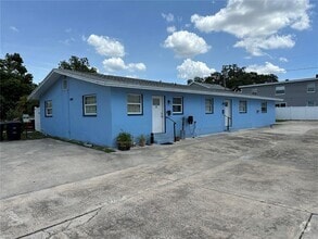 Building Photo - 1485 Drew St