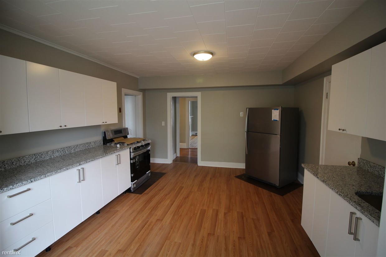 Foto principal - 128 Summer St