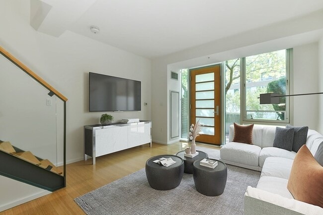 Building Photo - 2 Earhart St