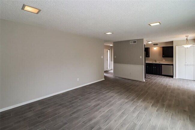 Foto del edificio - 510 Lisa Ln