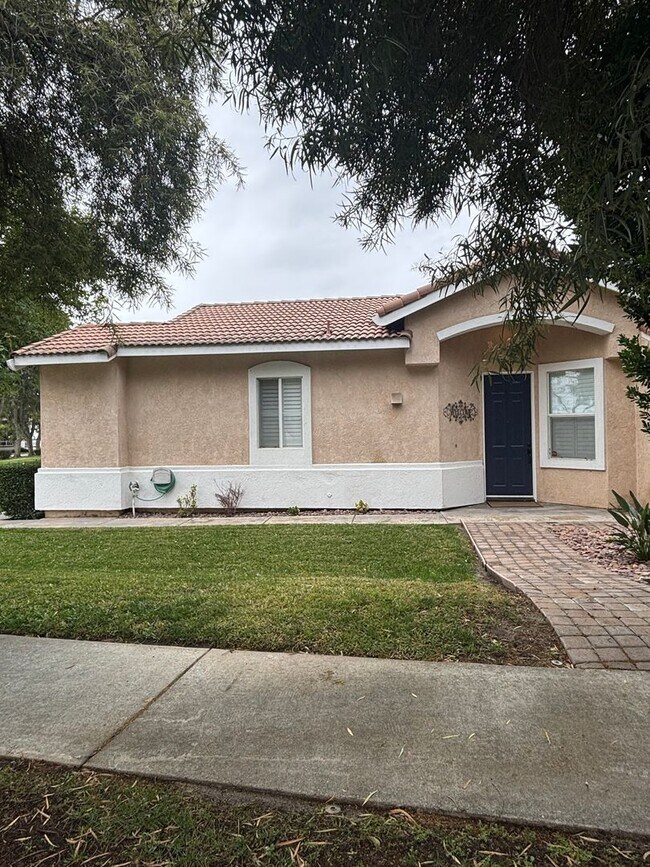 Foto del edificio - Beautiful Rancho Cucamonga 3 Bedroom/ 2 Bath Home