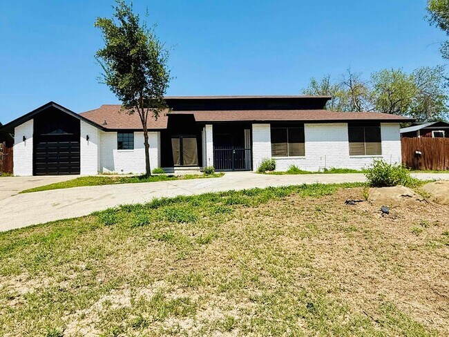 Foto del edificio - 907 Sandy Ln