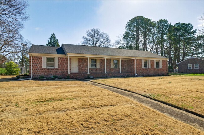 Foto del edificio - 2305 Lakewood Ln