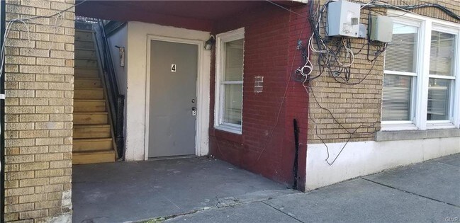 Building Photo - 643 N 4th St