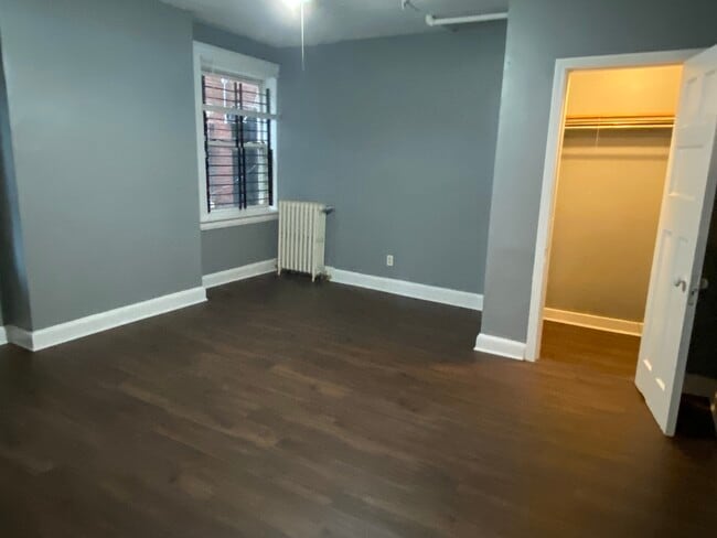 Building Photo - 465 Park Dr