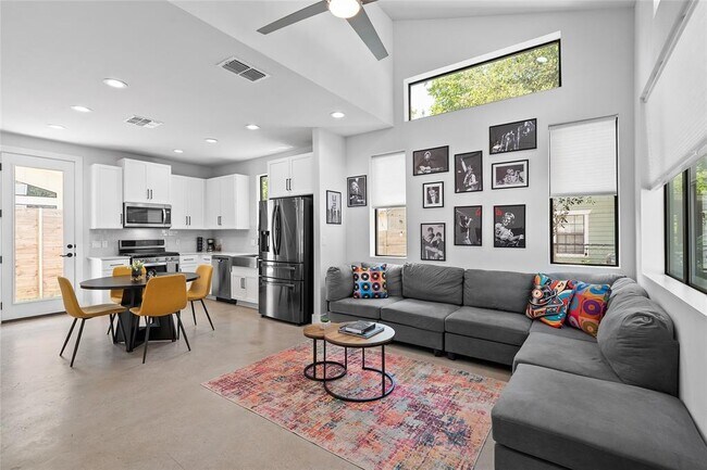 Foto del edificio - 2715 E 3rd St