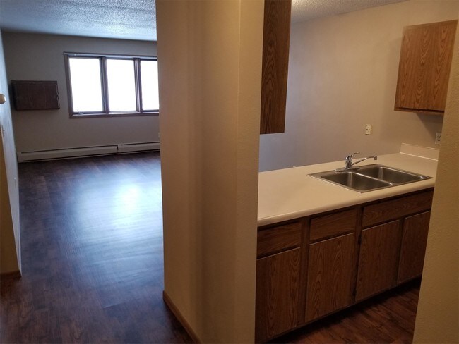 Building Photo - 513 Village Dr