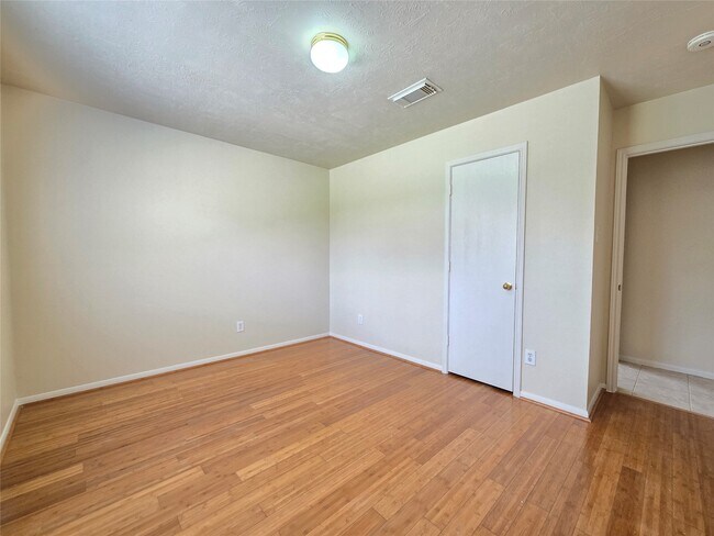 Foto del edificio - 4011 Lone Dove Ct