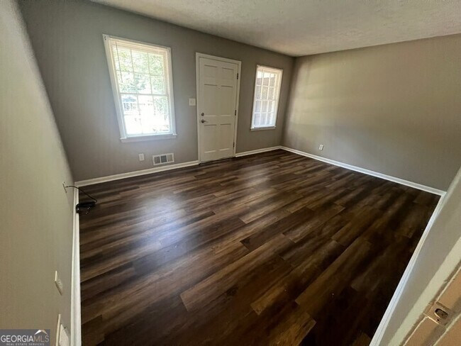 Foto del edificio - 8107 Cardav Ct SE
