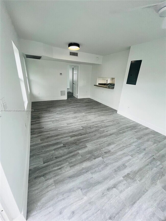 Foto del edificio - 950 Bay Dr