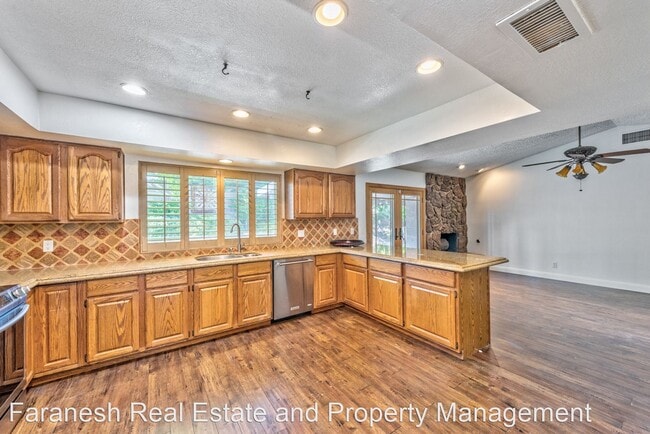 Building Photo - 3 br, 2 bath House - 6476 Scotch Pine Cir