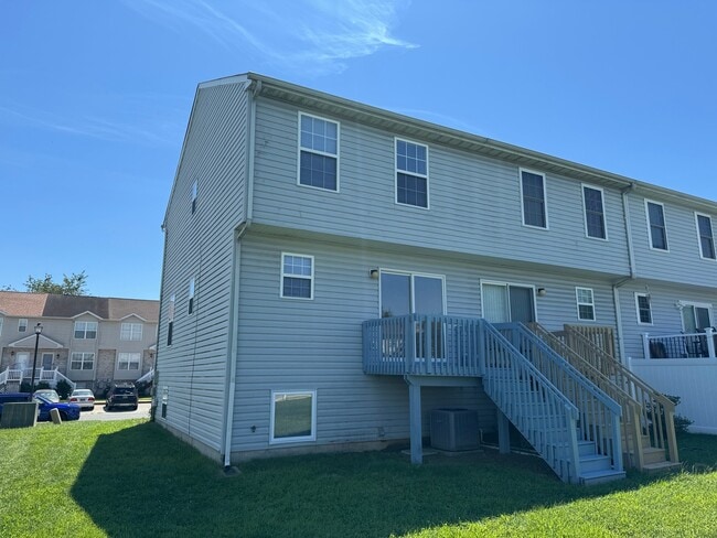 Building Photo - 132 Rosie Dr