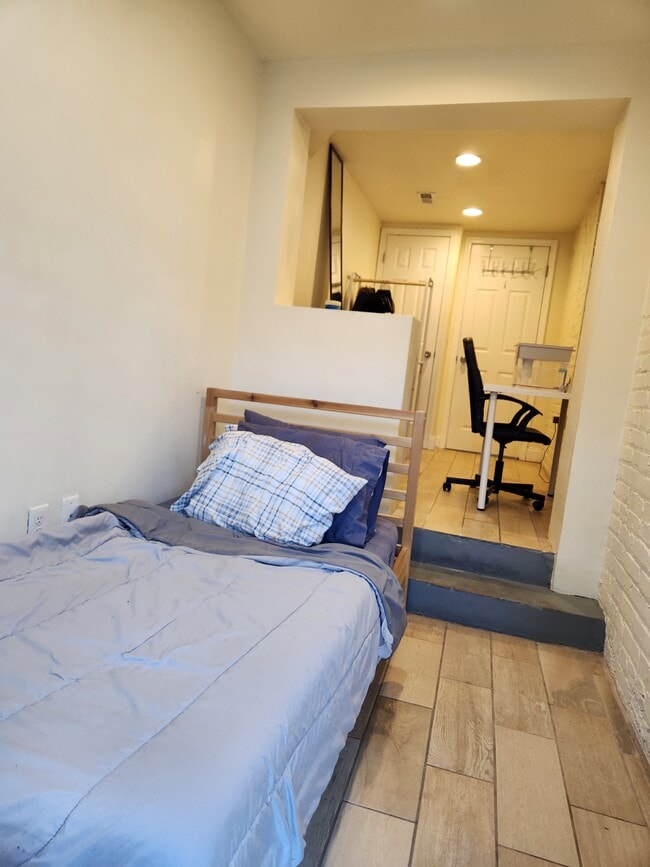 Foto del edificio - 1447 Parkwood Pl NW