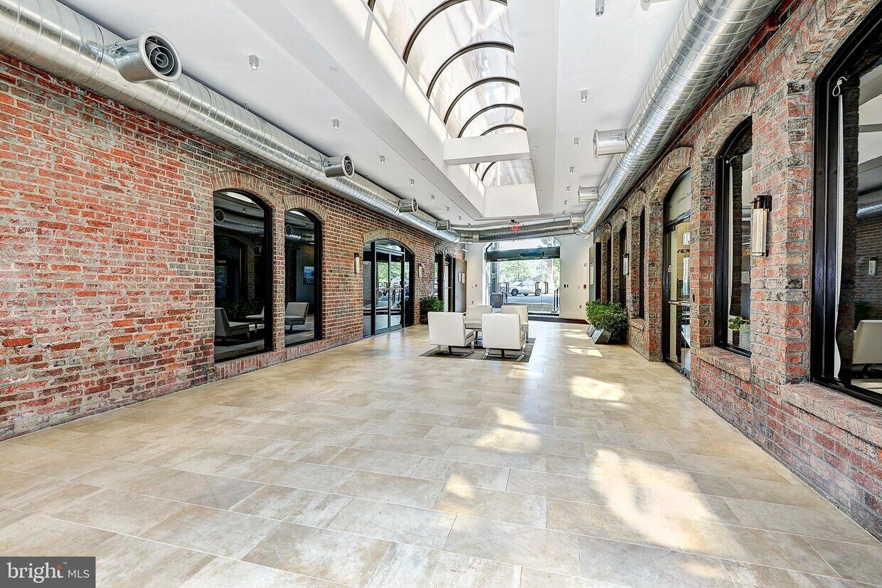 Primary Photo - 3299 K St NW