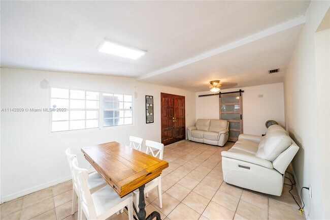 Foto del edificio - 2971 SW 16th Terrace