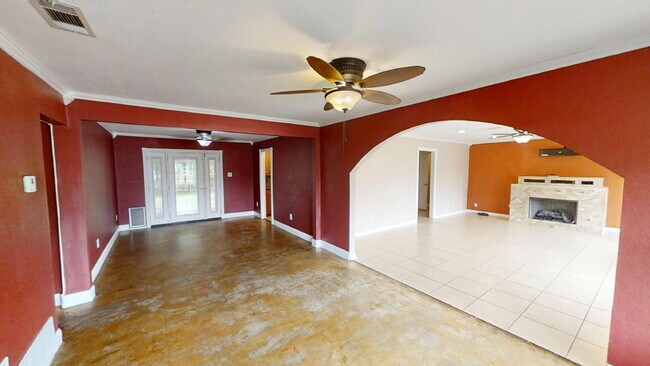 Foto del edificio - Welcome home to this adorable 3-bedroom, 2-bathroom house designed with comfort and style in mind!